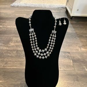 Fashion Necklace with Matching Earrings NEW